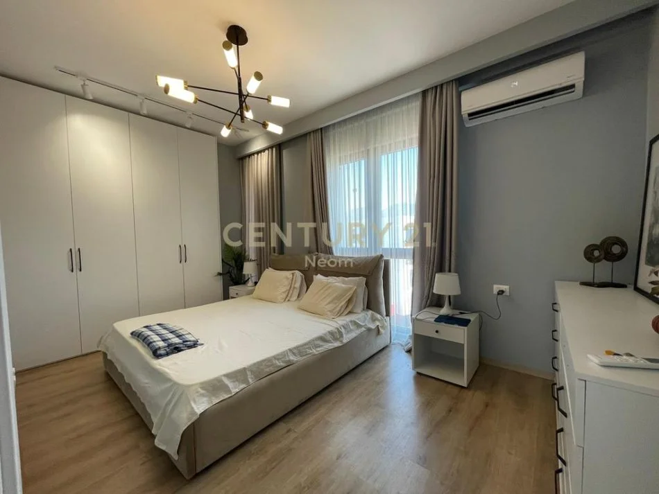 Tirane, jepet me qera apartament 2+1+Aneks+Ballkon Kati 11, 87 m² 800 € (Neom119440)