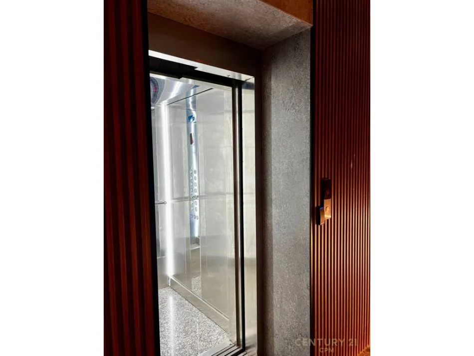 Tirane, jepet me qera apartament 2+1 Kati 3, 96 m² 900 € (Shkolla e Kuqe)