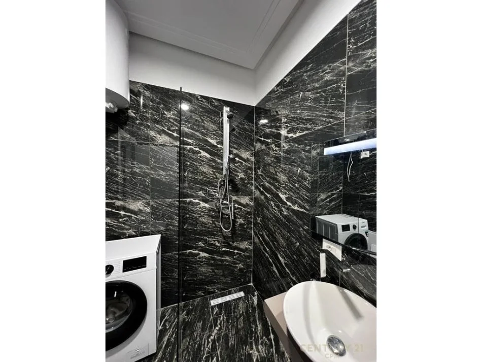 Tirane, jepet me qera apartament 2+1 Kati 3, 96 m² 800 € (në zonën e Shkollës së Kuqe)