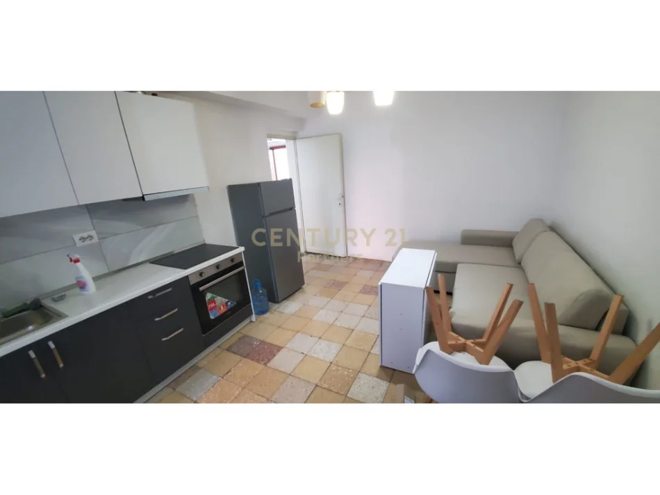 Tirane, jepet me qera apartament 1+1 Kati 5, 45 m² 400 € (per qira Brryli)