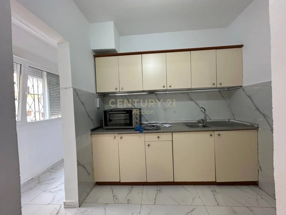 Tirane, jepet me qera apartament 1+1 Kati 1, 59 m² 450 € 