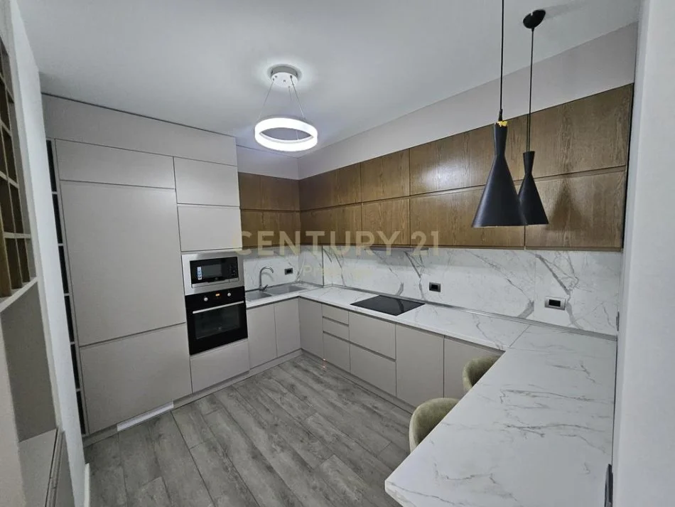 Tirane, jepet me qera apartament 2+1 Kati 2, 100 m² 11.000 € 