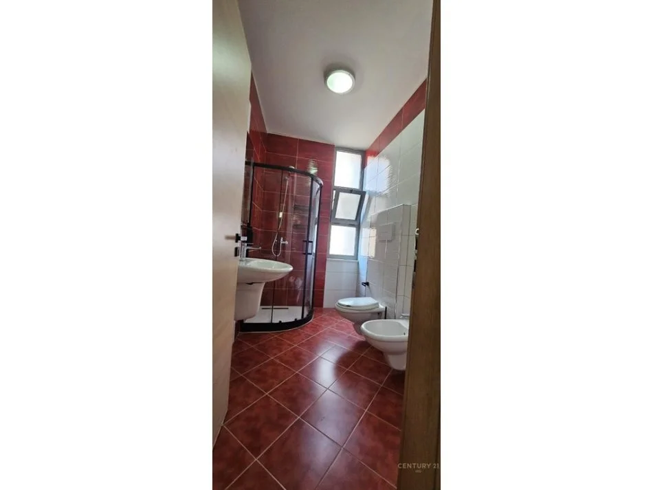 Tirane, jepet me qera 1+1 Kati 4, 60 m² 550 € (Rruga e Dibres)