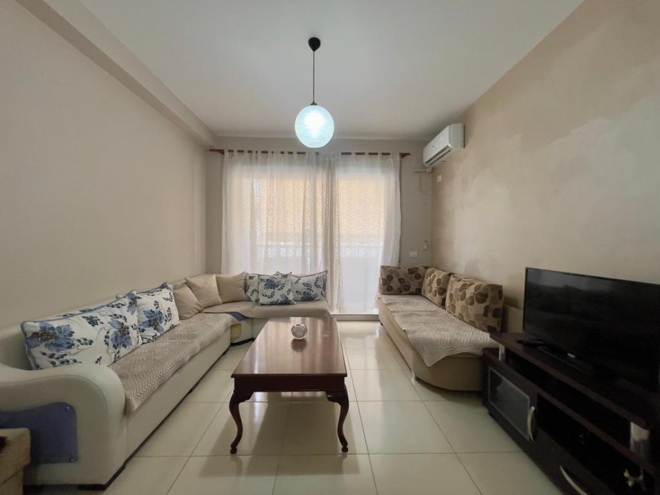 Tirane, jepet me qera apartament 1+1+Ballkon Kati 5, 67 m² 500 € 
