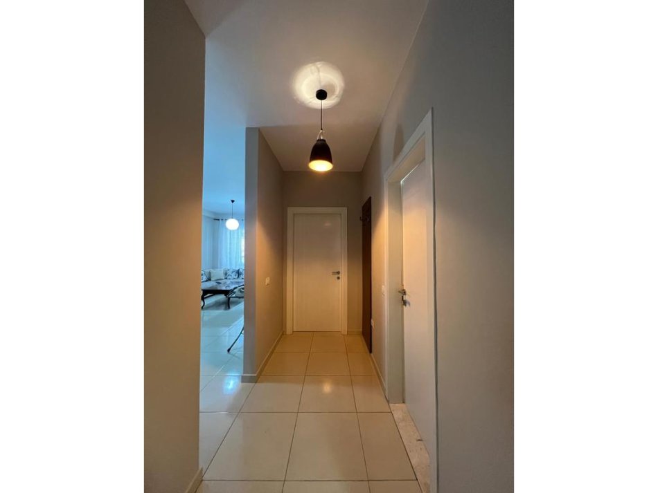 Tirane, jepet me qera apartament 1+1+Ballkon Kati 5, 67 m² 500 € 