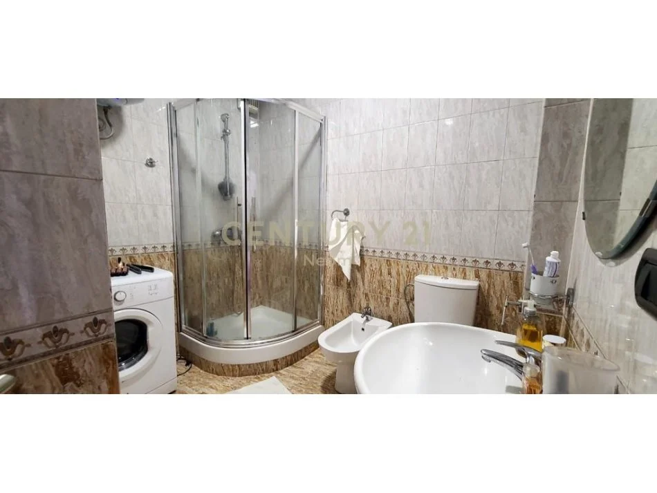 Tirane, jepet me qera apartament 1+1+Aneks+Ballkon Kati 7, 58 m² 550 € (Neom119539)