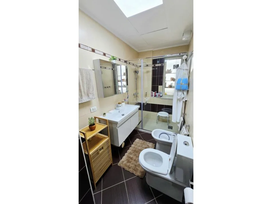 Tirane, jepet me qera apartament 2+1+Aneks+Ballkon Kati 10, 114 m² 1.500 € (Neom116505)