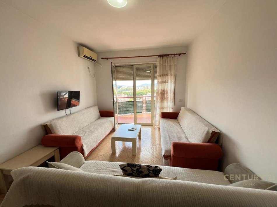 Tirane, jepet me qera apartament 2+1+Aneks+Ballkon Kati 8, 105 m² 600 € 