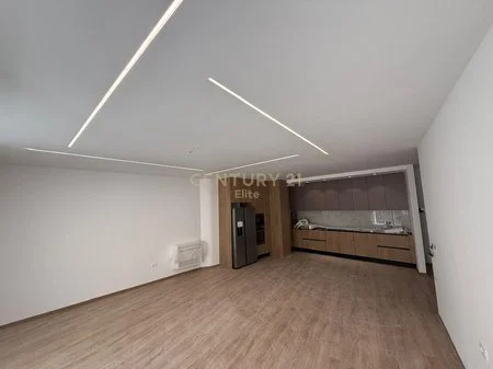 Tirane, jepet me qera apartament 2+1+Ballkon Kati 5, 135 m² 1.800 € (PRANE JUVENILJA CASTELLO)