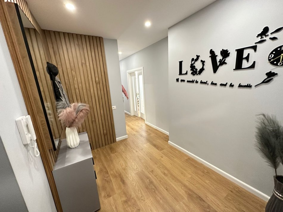 Tirane, jepet me qera apartament 2+1 Kati 4, 114 m² 850 € (zogu i zi)