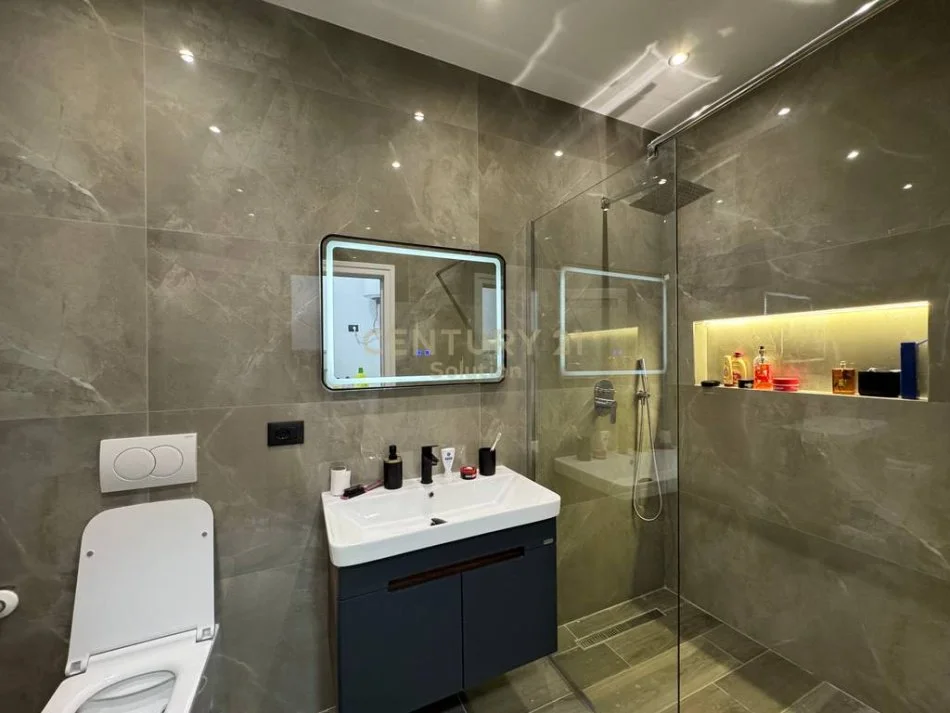 Tirane, shitet apartament 2+1+Ballkon Kati 1, 100 m² 195.000 € (kodra e diellit)