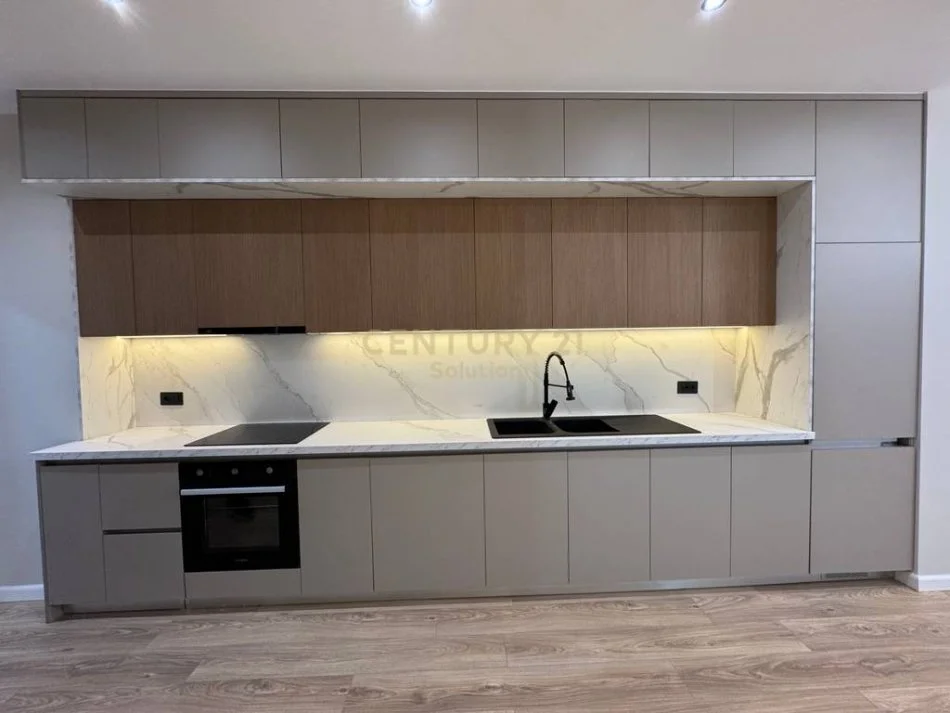 Tirane, shitet apartament 2+1+Ballkon Kati 1, 100 m² 195.000 € (kodra e diellit)