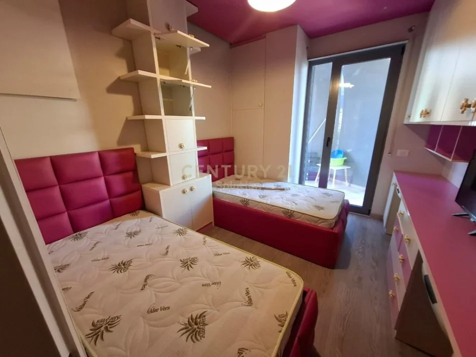 Tirane, jap me qera apartament 2+1+2+POST PARKIMI , 112 m² 1.100 € (RRUGA E KOSOVAREVE)
