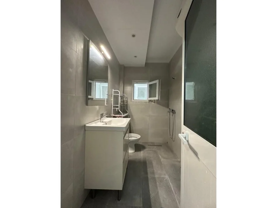 Tirane, jepet me qera apartament 1+1 Kati 1, 59 m² 450 € 