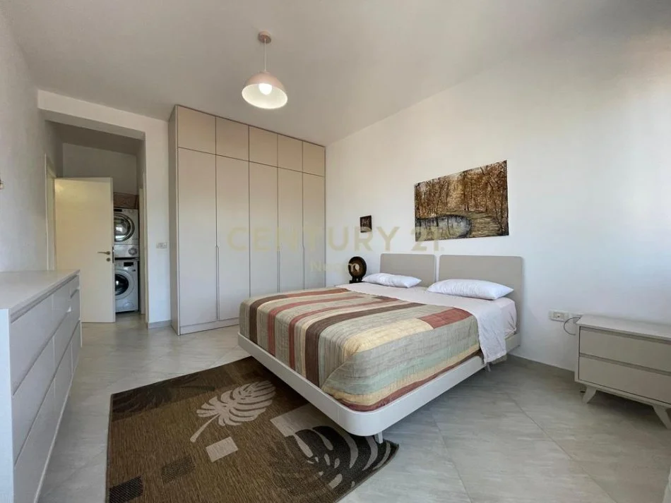 Tirane, jepet me qera apartament 2+1+Aneks+Ballkon Kati 4, 115 m² 800 € (Neom119646)