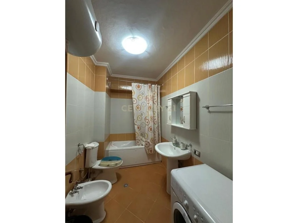 Tirane, jepet me qera apartament 2+1+Aneks+Ballkon Kati 8, 127 m² 600 € (Neom119651)