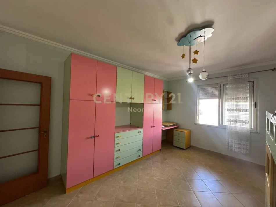 Tirane, jepet me qera apartament 2+1+Aneks+Ballkon Kati 8, 127 m² 600 € (Neom119651)