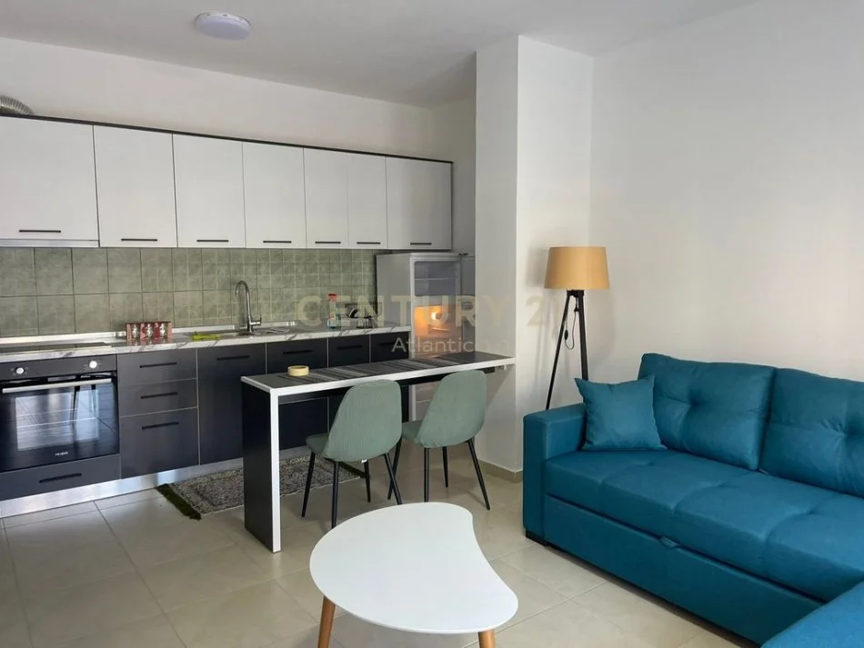 Durres, jepet me qera apartament 1+1+Ballkon Kati 4, 120 m² 400 € (ish rajoni)