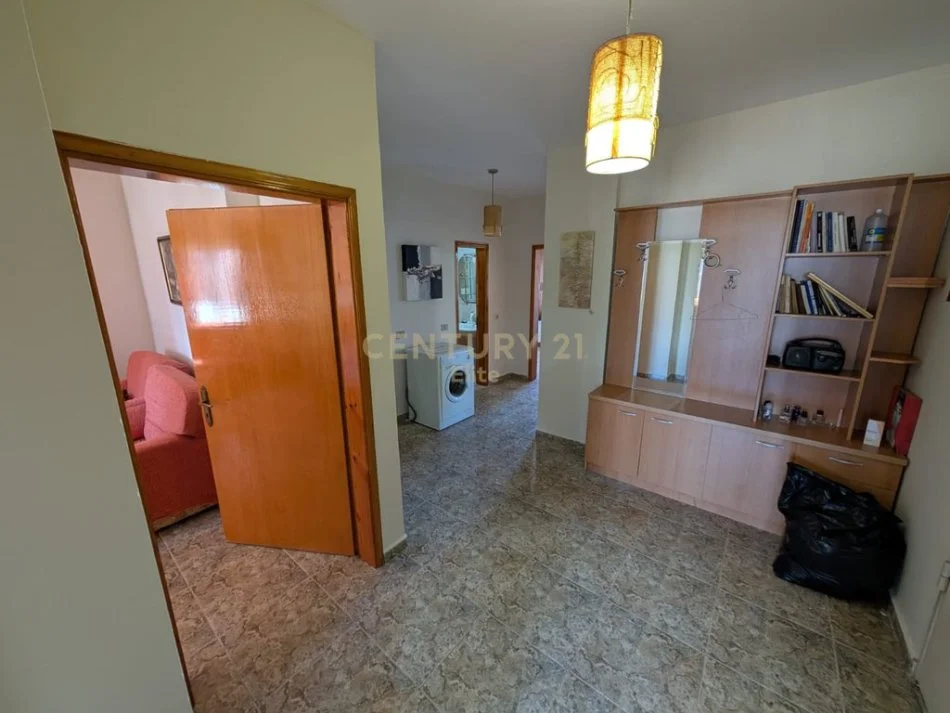 Tirane, jepet me qera apartament 2+1+Ballkon Kati 3, 120 m² 600 € (rruga kavajes Tirana)