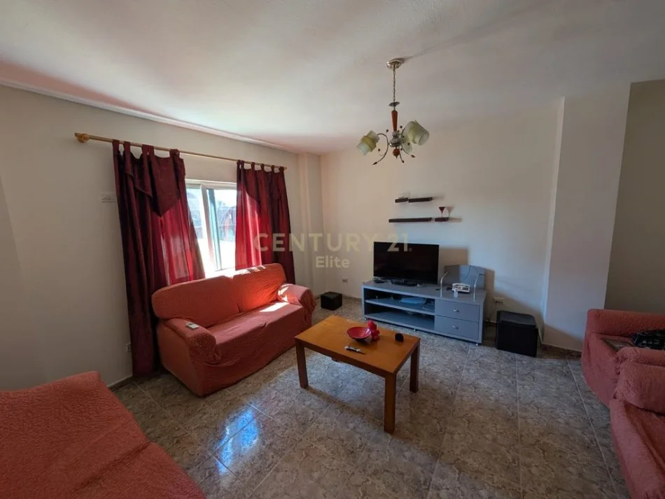 Tirane, jepet me qera apartament 2+1+Ballkon Kati 3, 120 m² 600 € (Rruga e Kavajes)