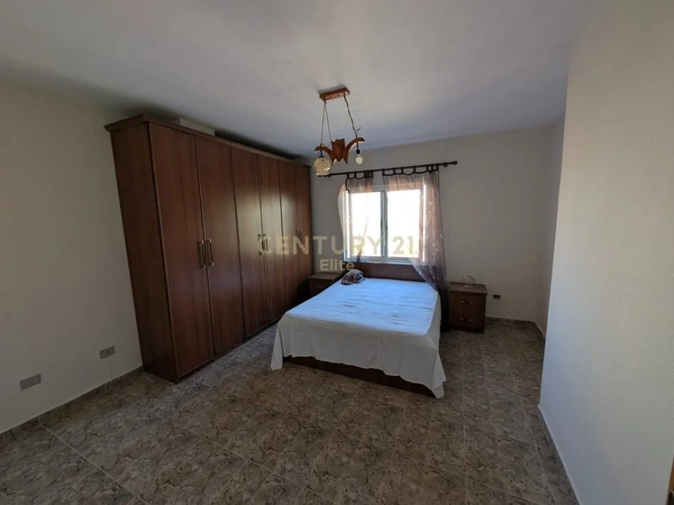 Tirane, jepet me qera apartament 2+1+Ballkon Kati 3, 120 m² 600 € (Rruga e Kavajes)