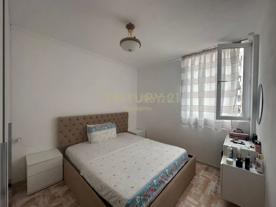 Durres, jap me qera apartament 2+1+Ballkon Kati 6, 400 m² 400 € (parku sportiv)