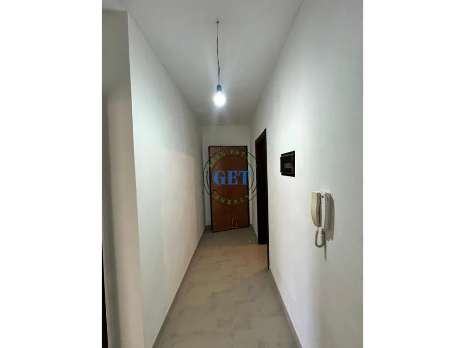 Durres, jepet me qera apartament 2+1 Kati 4, 85 m² 300 € (Ish-Rajoni)