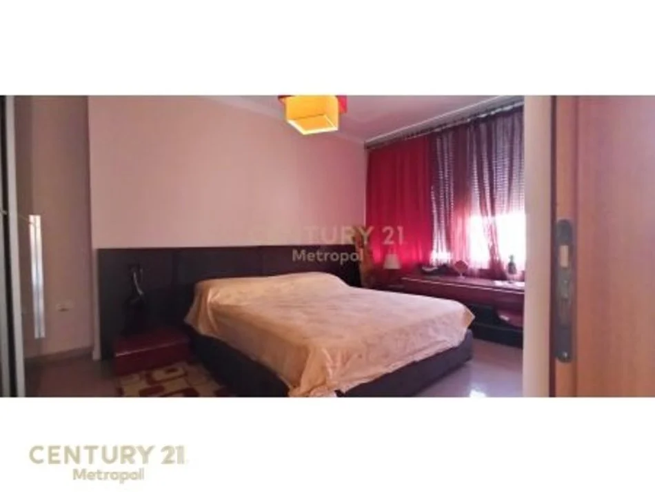 Tirane, jepet me qera apartament 2+1 Kati 9, 100 m² 750 € (Bllok)