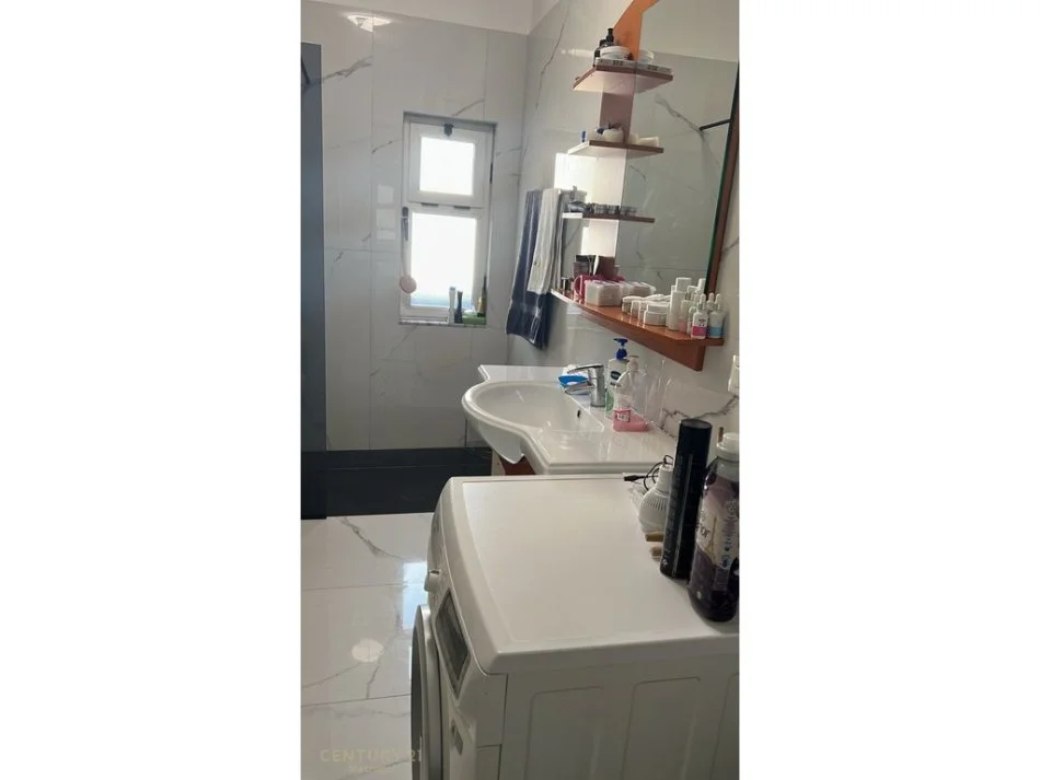 Tirane, jepet me qera apartament 2+1 Kati 9, 100 m² 750 € (Bllok)