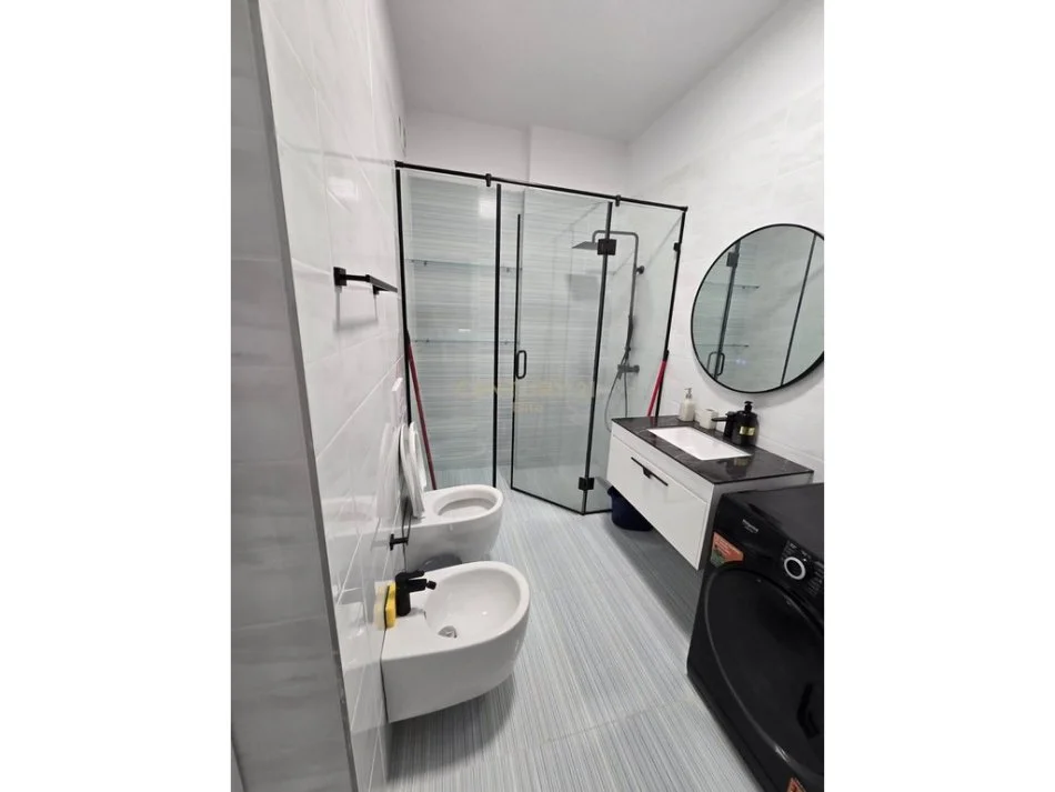 Tirane, jepet me qera apartament 1+1+Ballkon Kati 2, 74 m² 650 € (Ish Stacioni i Trenit)