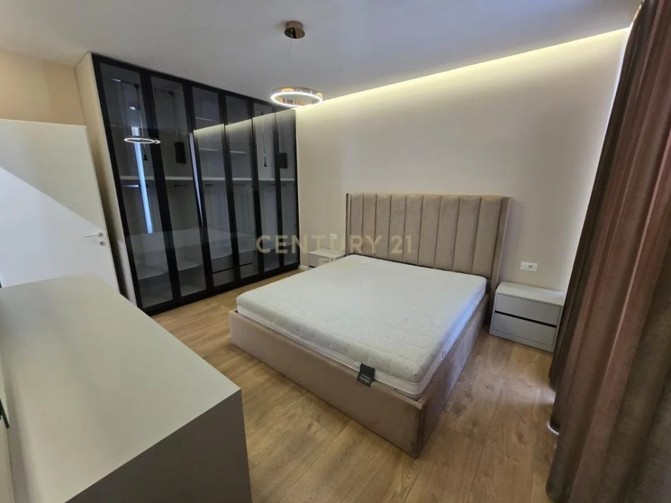 Tirane, jepet me qera apartament 1+1+Ballkon Kati 2, 74 m² 650 € (Ish Stacioni i Trenit)