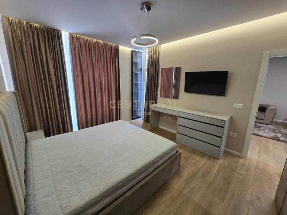 Tirane, jepet me qera apartament 1+1+Ballkon Kati 2, 74 m² 650 € (Ish Stacioni i Trenit)