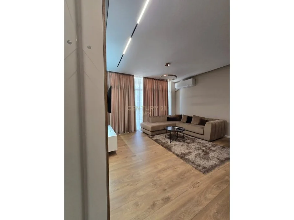 Tirane, jepet me qera apartament 1+1+Ballkon Kati 2, 74 m² 650 € (Ish Stacioni i Trenit)