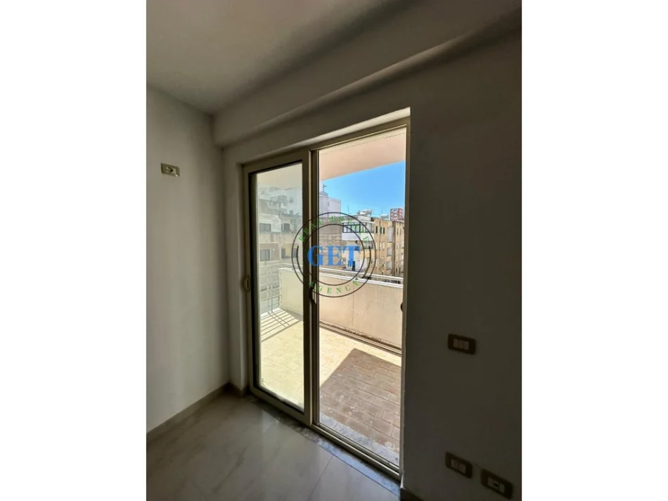 Durres, jepet me qera apartament 2+1 Kati 4, 85 m² 300 € (Ish-Rajoni)