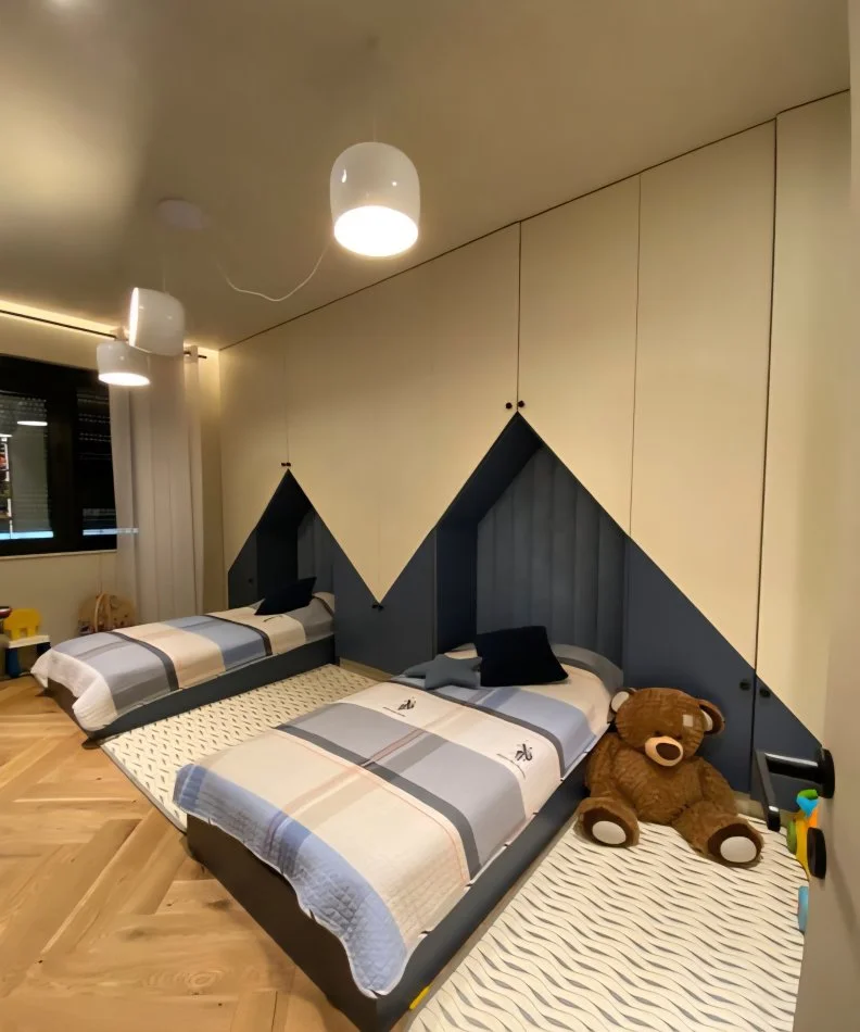 Tirane, jepet me qera apartament 3+1 Kati 4, 188 m² 3.000 € (Ish Bllok)