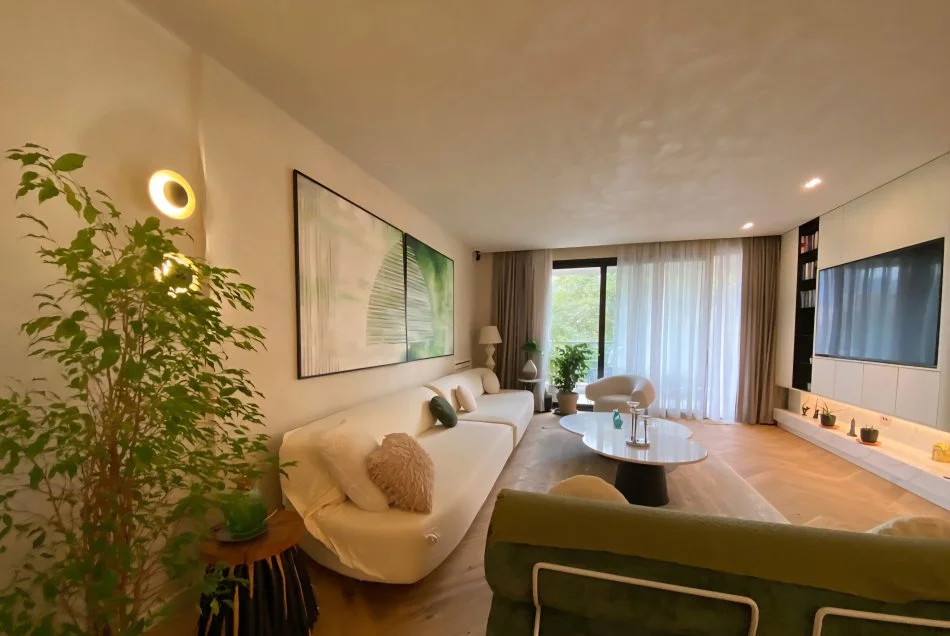 Tirane, jepet me qera apartament 3+1 Kati 4, 188 m² 3.000 € (Ish Bllok)