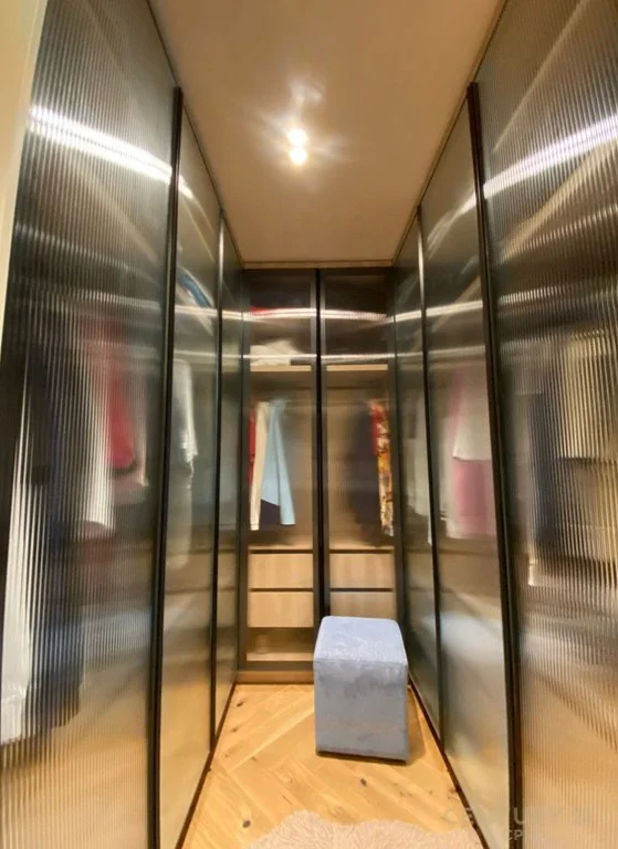 Tirane, jepet me qera apartament 3+1 Kati 4, 188 m² 3.000 € (Ish Bllok)