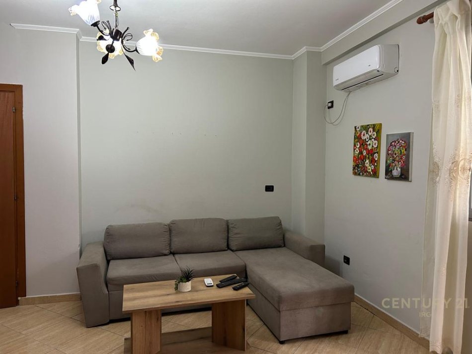 Tirane, jepet me qera apartament 2+1 Kati 2, 80 m² 650 € (Rr. Islam Alla)