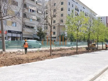 Tirane, jepet me qera apartament 1+1+Ballkon , 8 m² (prane Televizionit Klan)