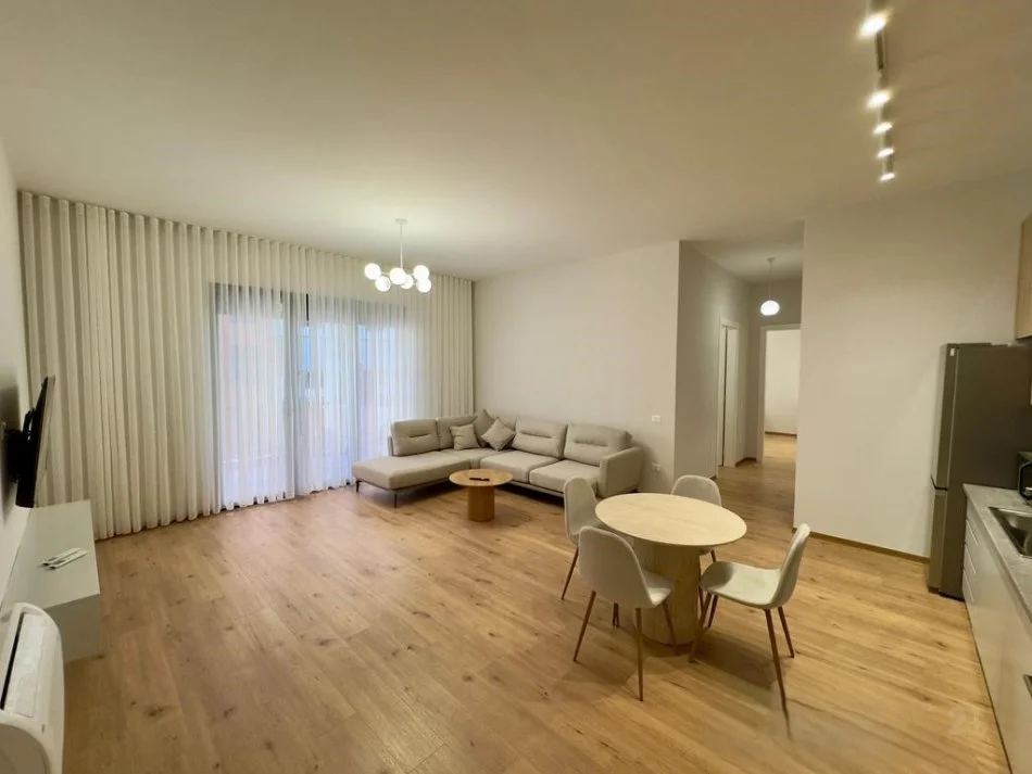 Tirane, jepet me qera apartament 2+1+Aneks+Ballkon Kati 5, 119 m² 1.300 € 