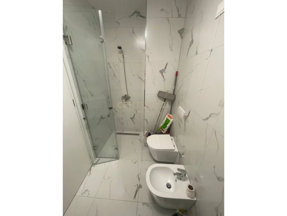 Tirane, jepet me qera apartament 2+1 Kati 3, 85 m² 1.300 € (Lake View Residence - Liqeni Tiranes)