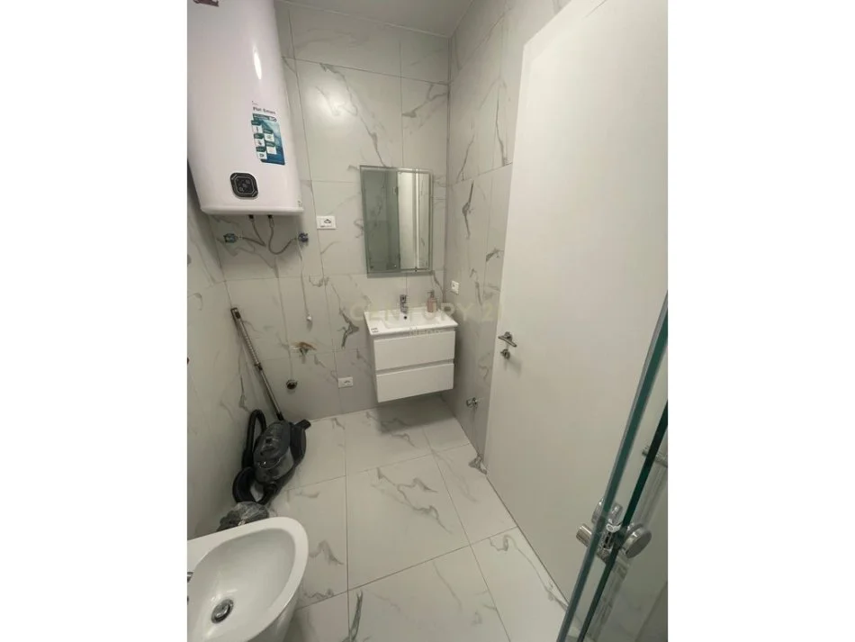 Tirane, jepet me qera apartament 2+1+Aneks+Ballkon Kati 3, 85 m² 1.300 € (Neom119858)