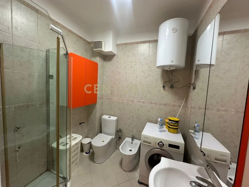 Tirane, jepet me qera apartament 1+1+Aneks+Ballkon Kati 1, 70 m² 500 € (Neom119183)