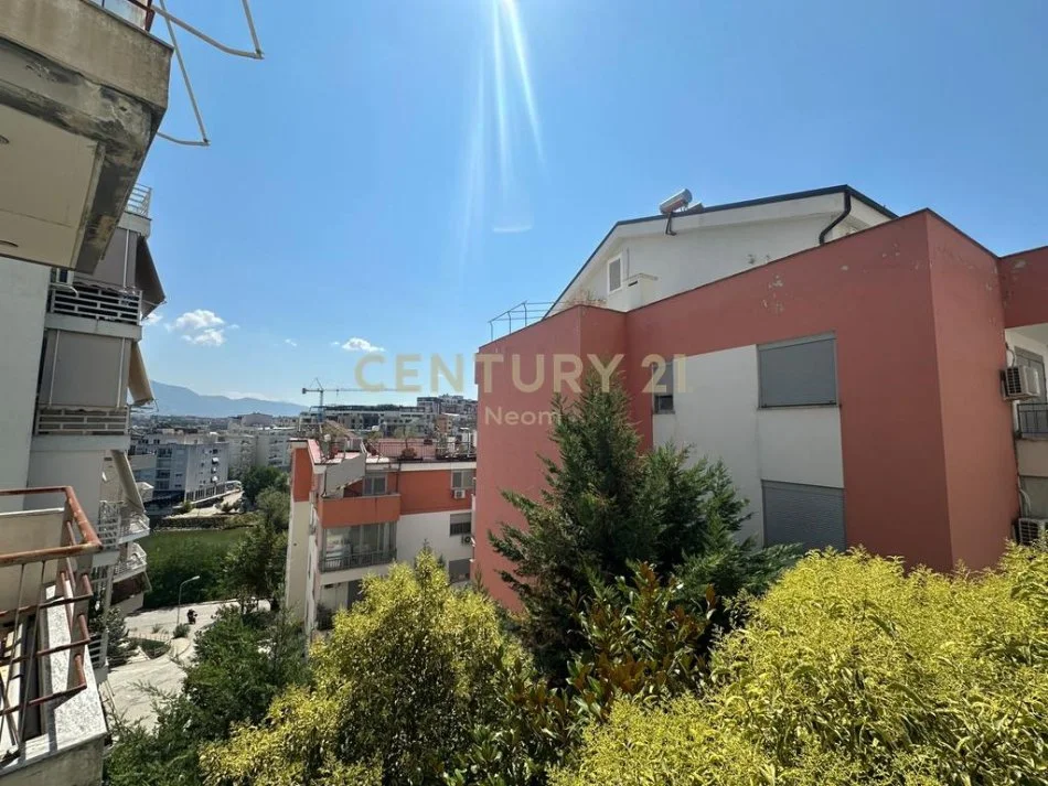 Tirane, jepet me qera apartament 1+1+Aneks+Ballkon Kati 1, 70 m² 500 € (Neom119183)