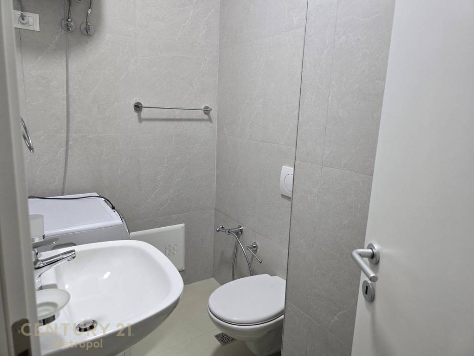 Tirane, jepet me qera apartament 1+1 Kati 2, 53 m² 480 € (Bulevardi i Ri)