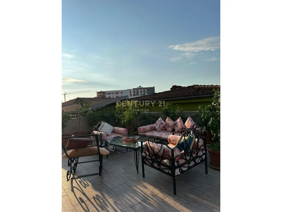 Tirane, shitet apartament 2+1 Kati 2, 130 m² 250.000 € 