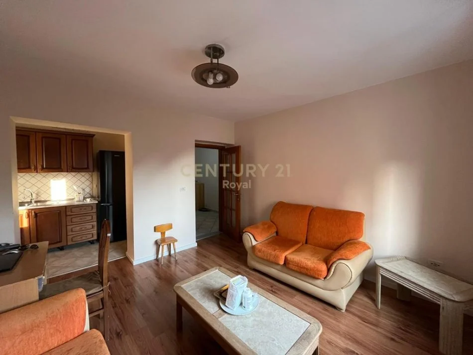 Tirane, jepet me qera apartament 2+1+Ballkon Kati 2, 73 m² 480 € (Oxhaku prane QSUT)