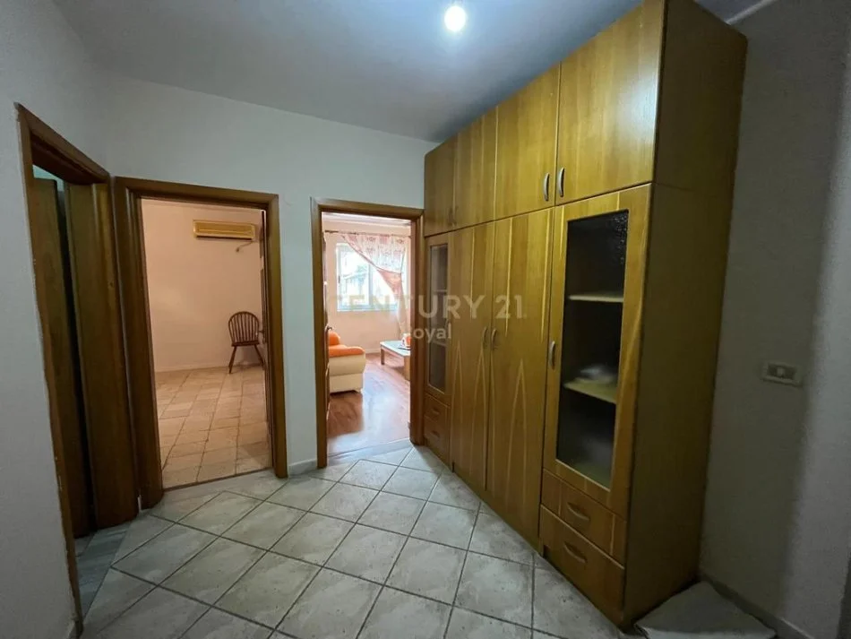 Tirane, jepet me qera apartament 2+1 Kati 2, 73 m² 480 € (Oxhaku shume prane QSUT)