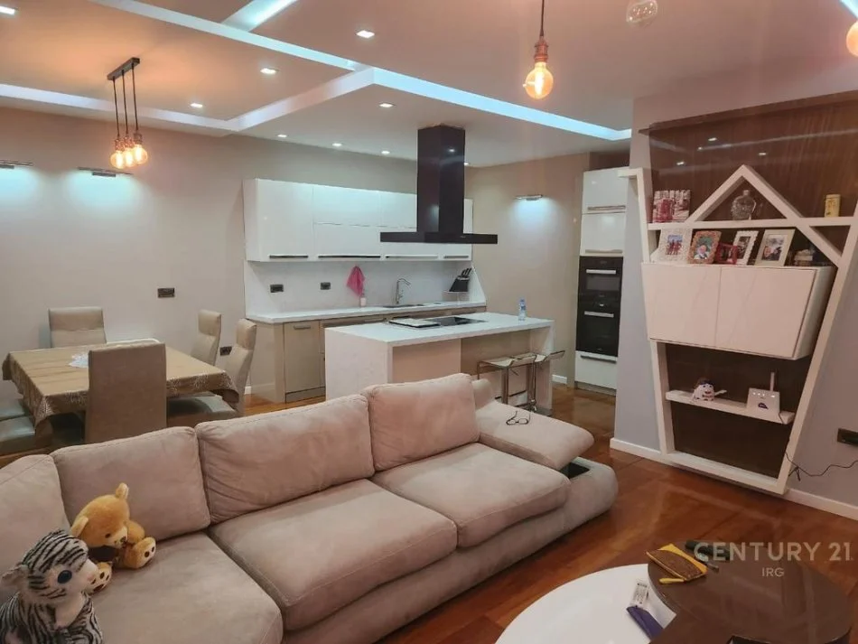 Tirane, jepet me qera apartament 2+1 Kati 12, 135 m² 1.000 € (ISH HIPOTEKA, TIRANE)