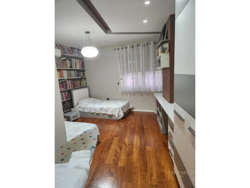 Tirane, jepet me qera apartament 2+1 Kati 12, 135 m² 1.000 € (ISH HIPOTEKA, TIRANE)